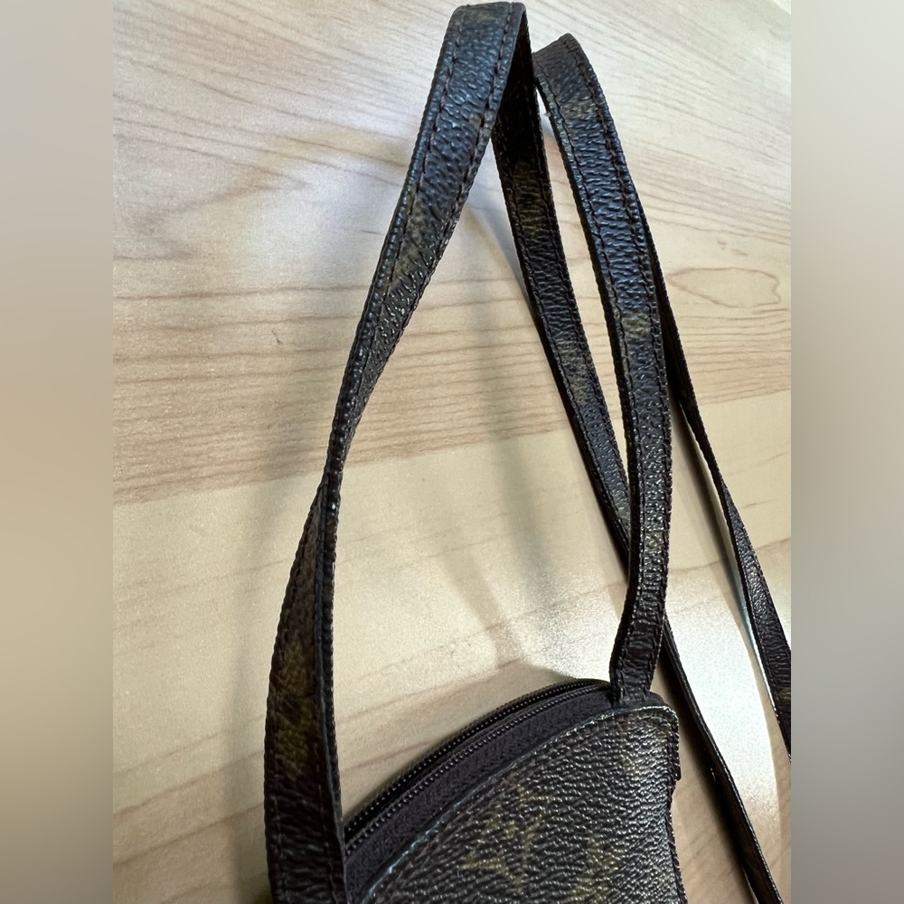 Vintage Louis Vuitton- 1986  LV Pochette
Secret / Rare Shoulder Bag - Picture 6 of 17